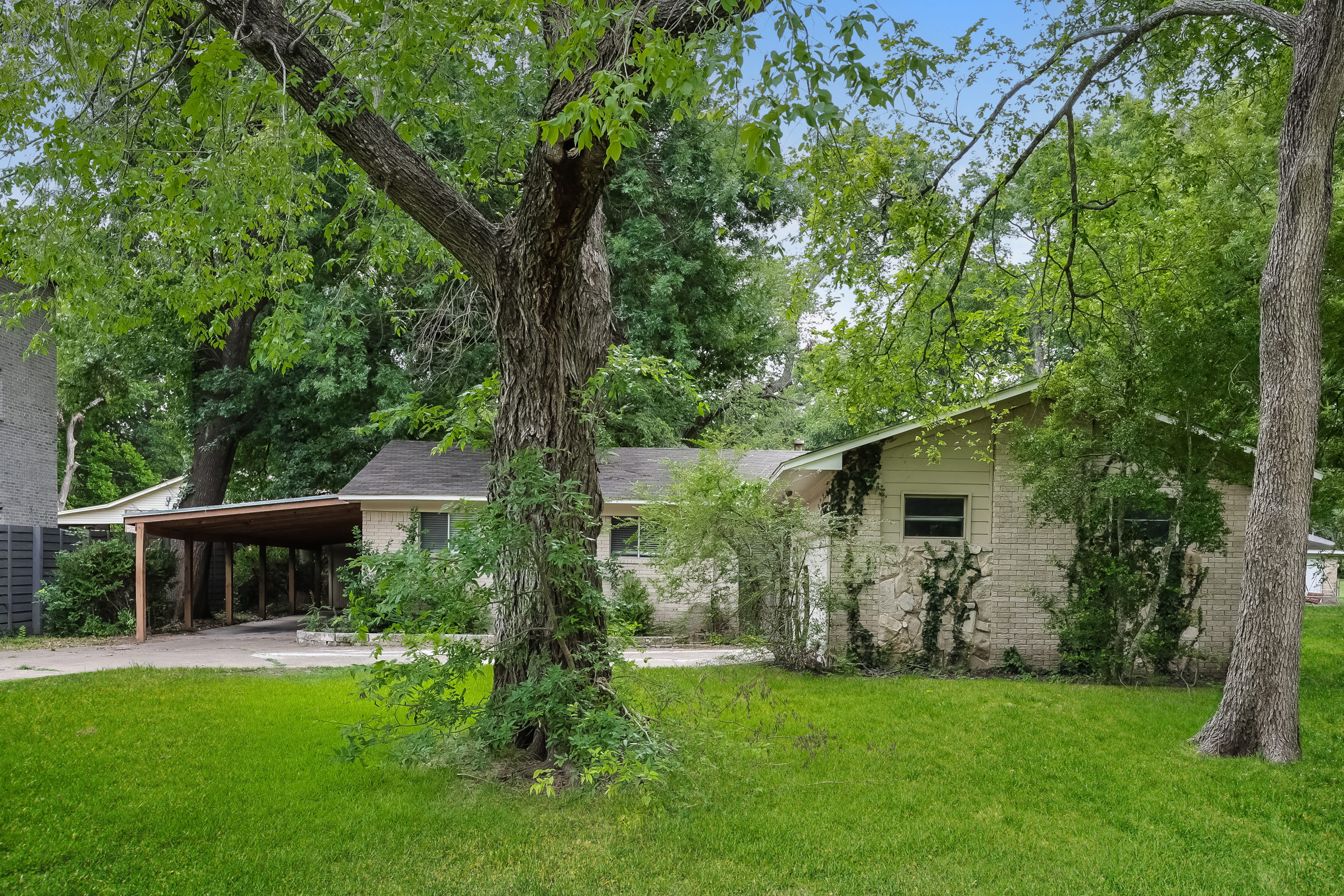 1706 Enchanted Ln Lancaster, TX 75146